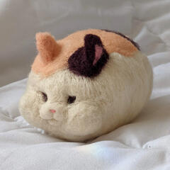 Needle felted fat cat